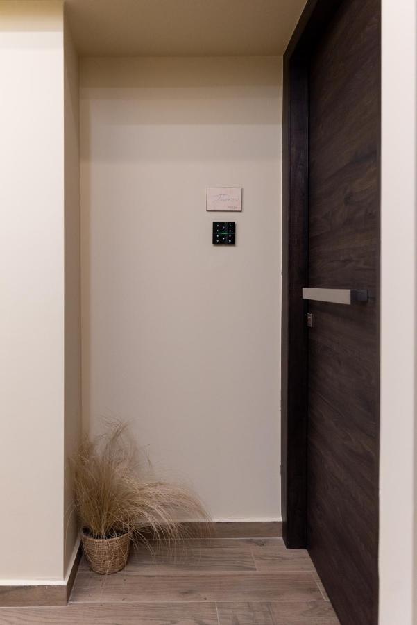 Theros By Agora Luxury Apartments In The Heart Of Heraklion Buitenkant foto
